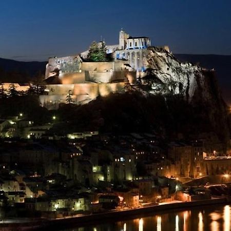 Bed and Breakfast Etxe Laminak Sisteron Esterno foto