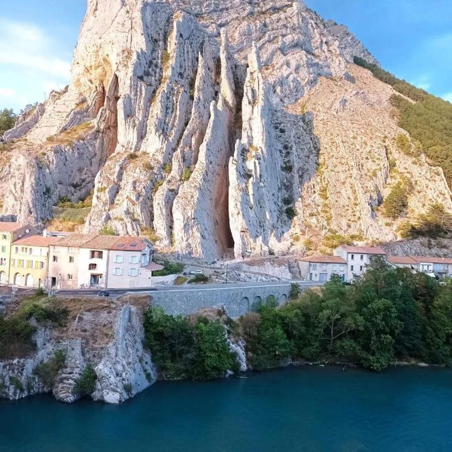 Bed and Breakfast Etxe Laminak Sisteron Esterno foto